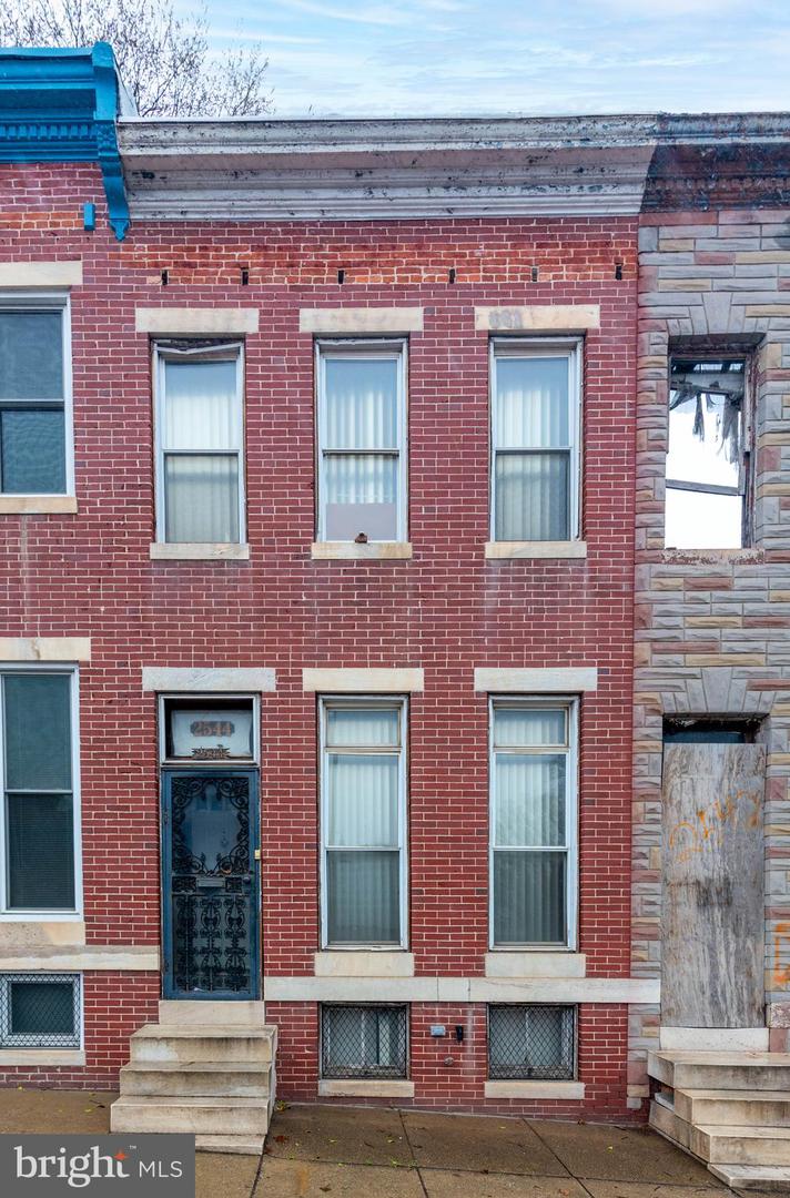 2544 FREDERICK AVE Property Photo 1
