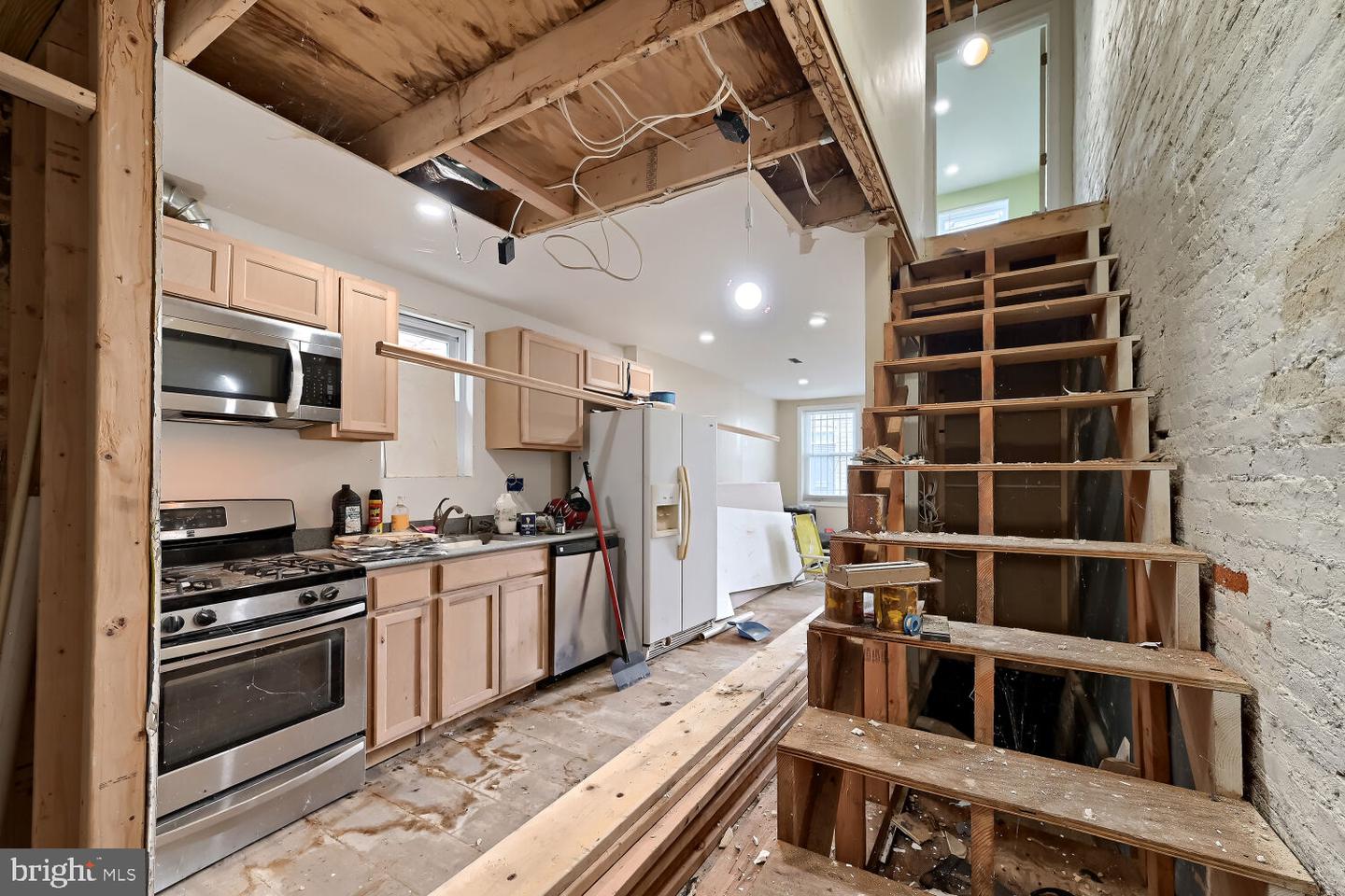 204 S Vincent St Property Photo 4
