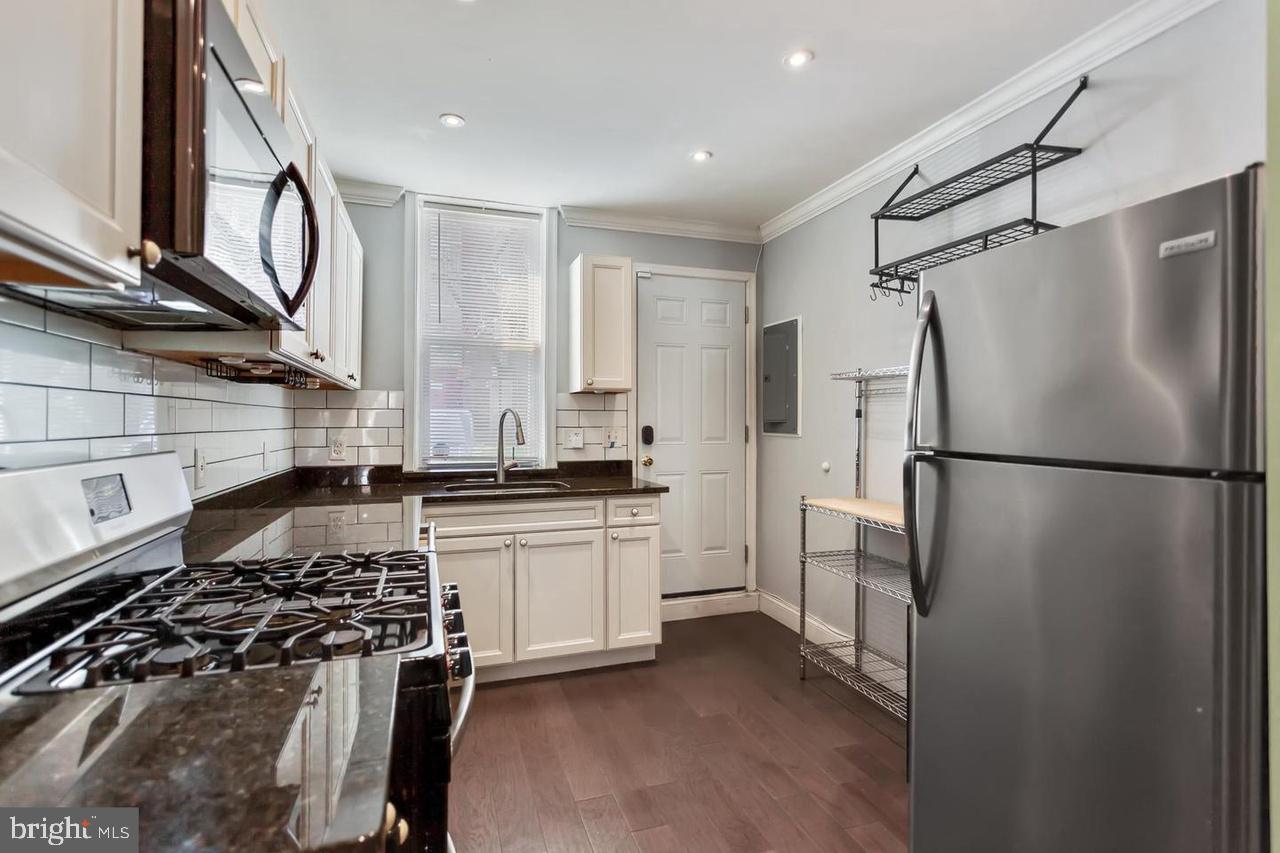 1704 Latrobe St Property Photo 6