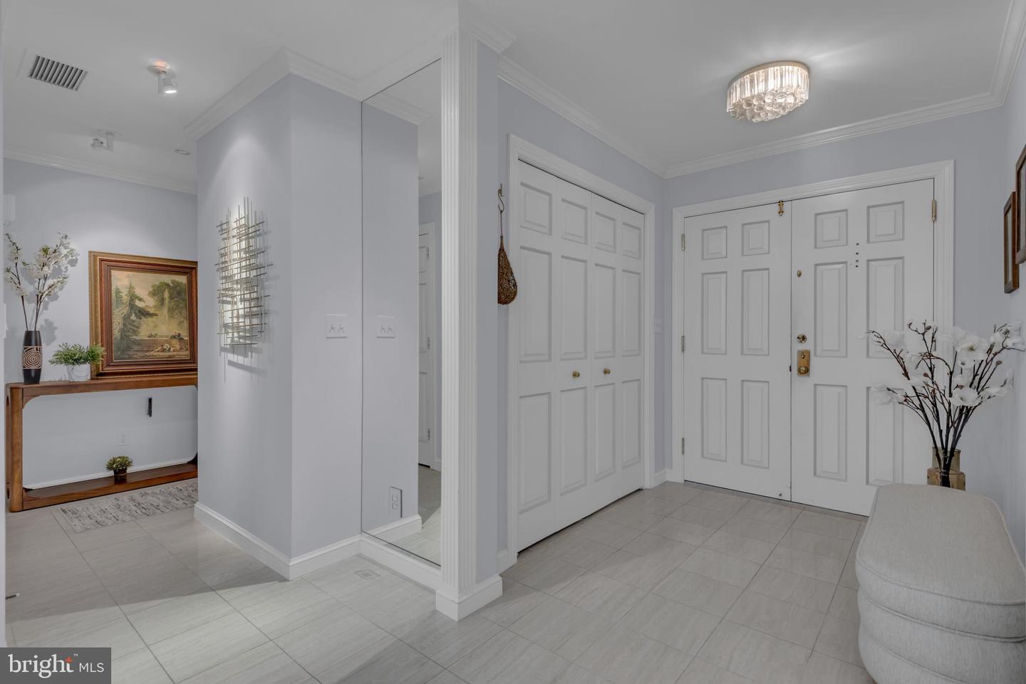 10 E Lee St #2408 Property Photo 17