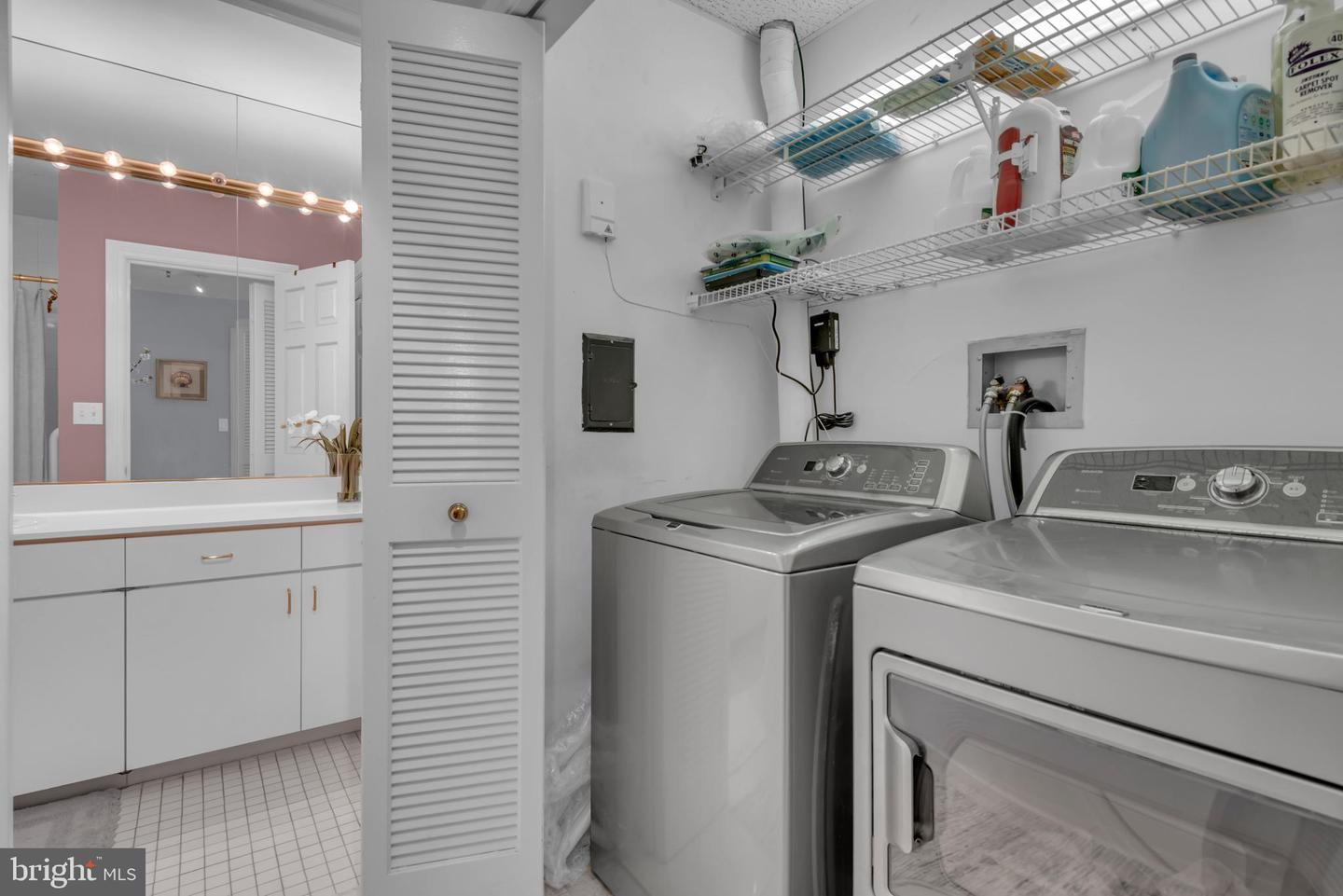 10 E Lee St #2408 Property Photo 19