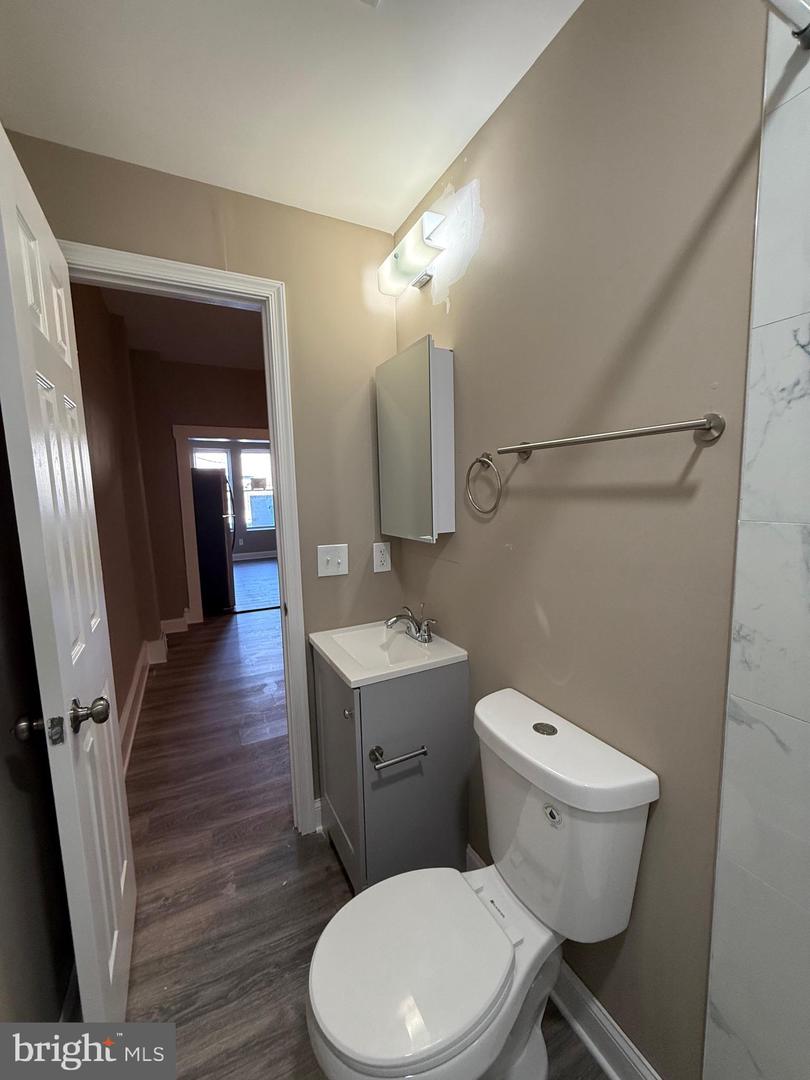 2424 E Chase St Property Photo 13