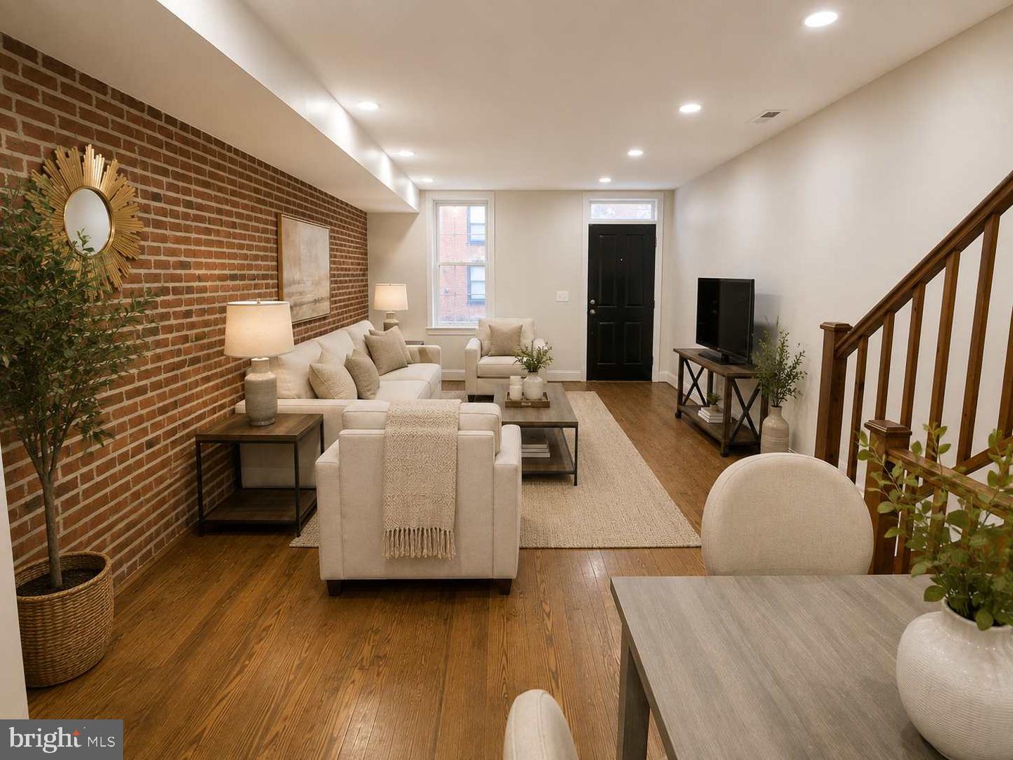 1832 Light St Property Photo 1