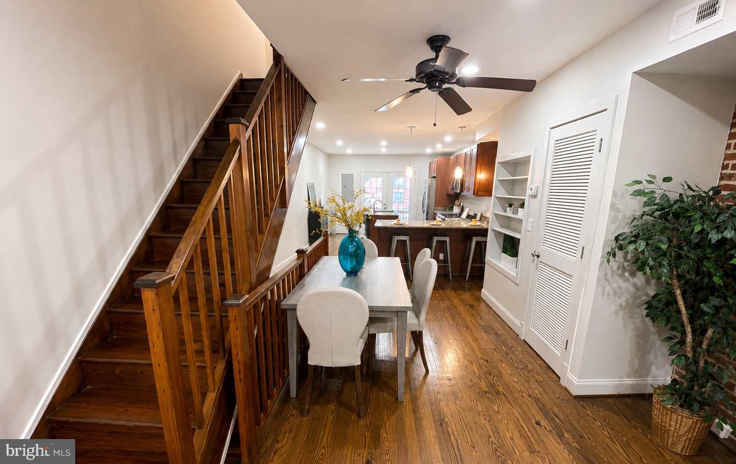 1832 Light St Property Photo 8