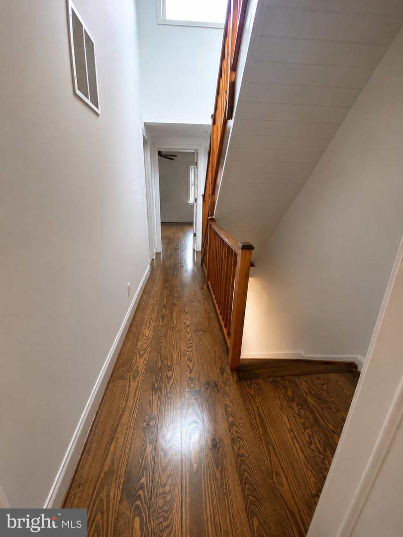 1832 Light St Property Photo 9