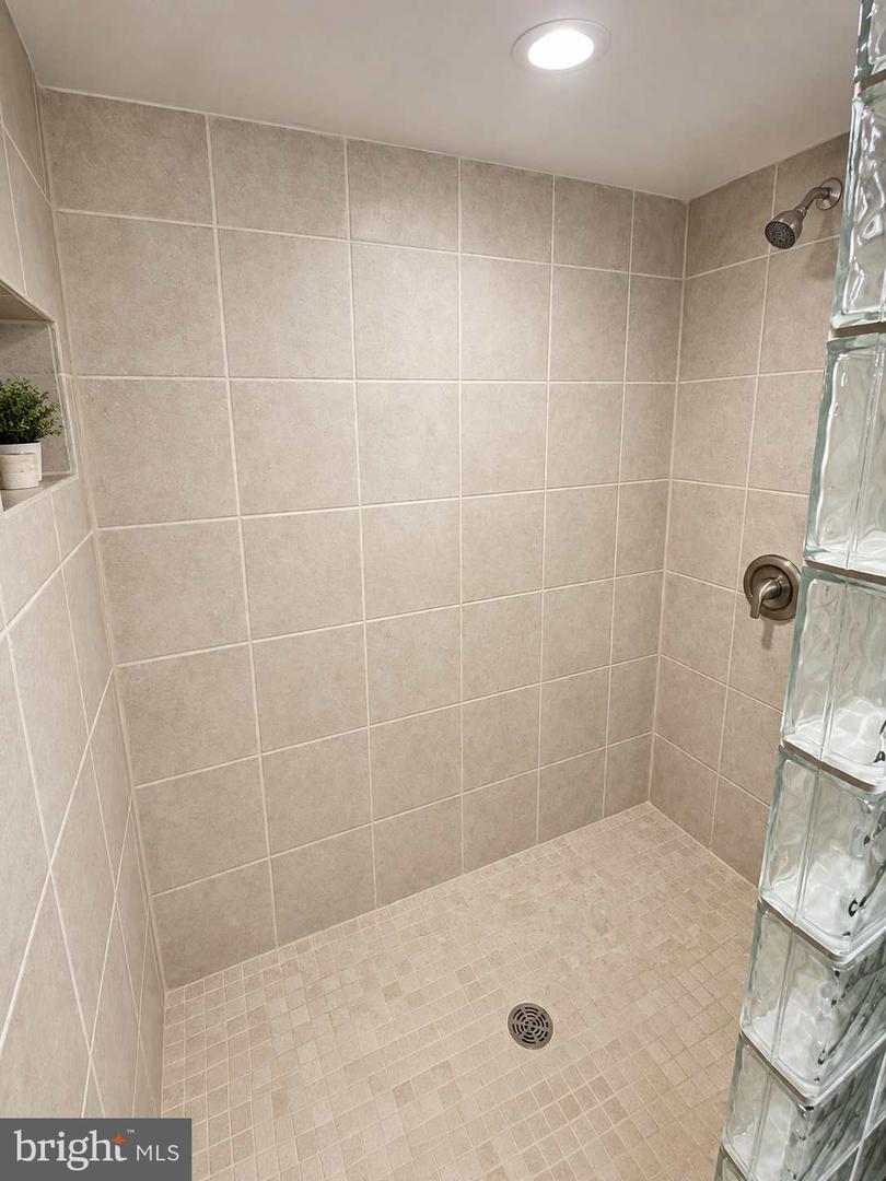 1832 Light St Property Photo 13