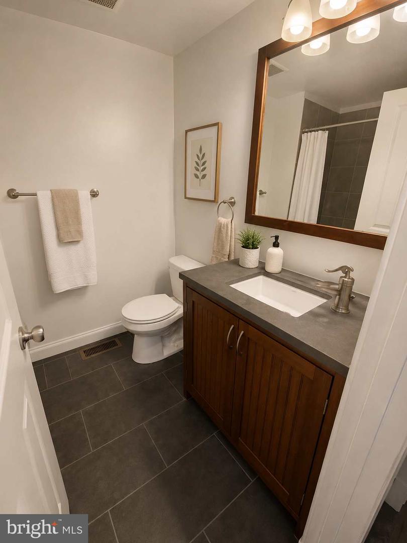 1832 Light St Property Photo 17