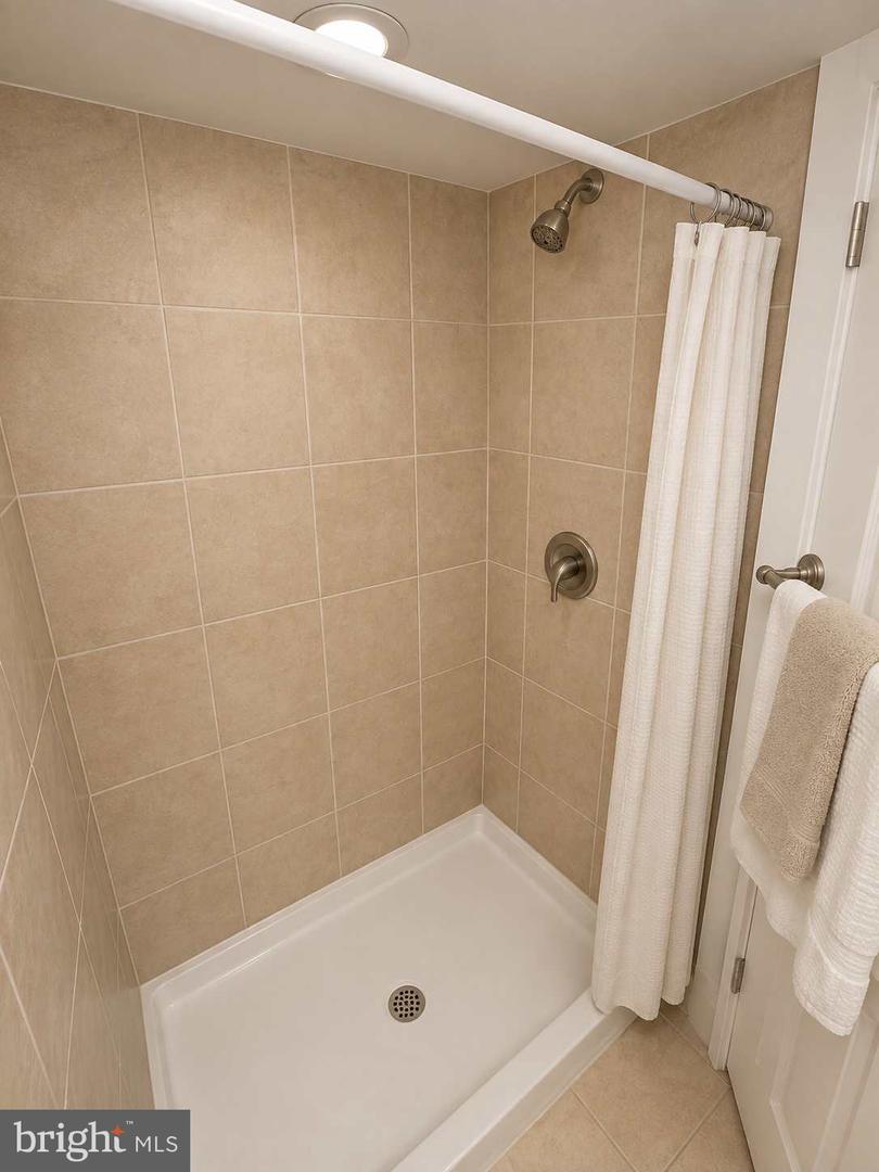 1832 Light St Property Photo 19