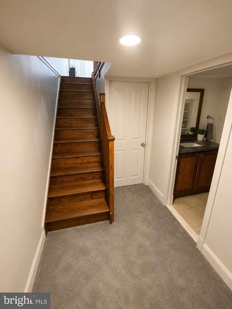 1832 Light St Property Photo 25