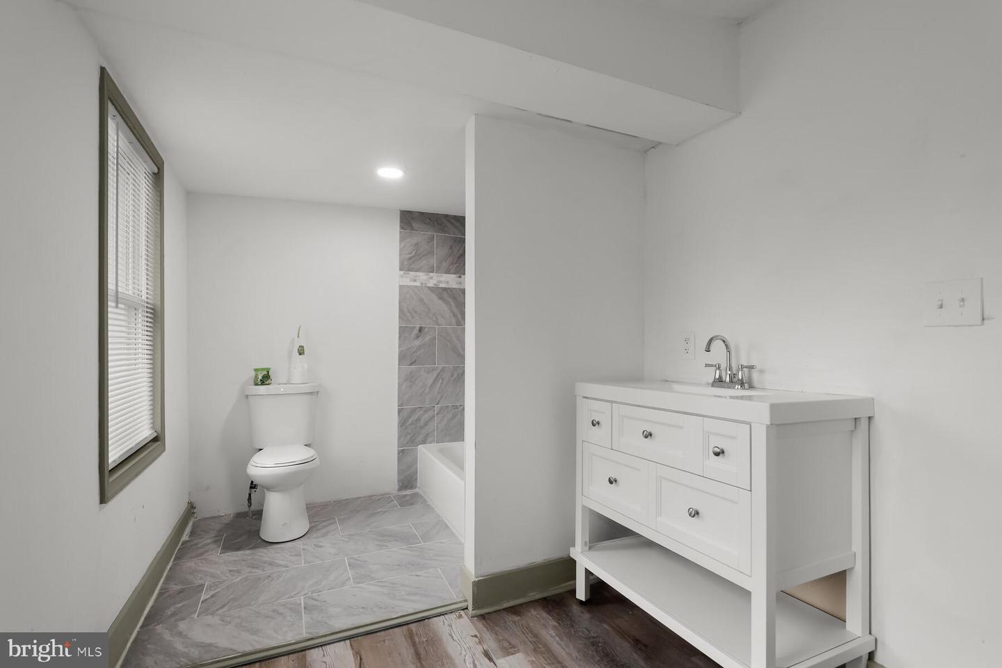 2838 W Lanvale St Property Photo 6
