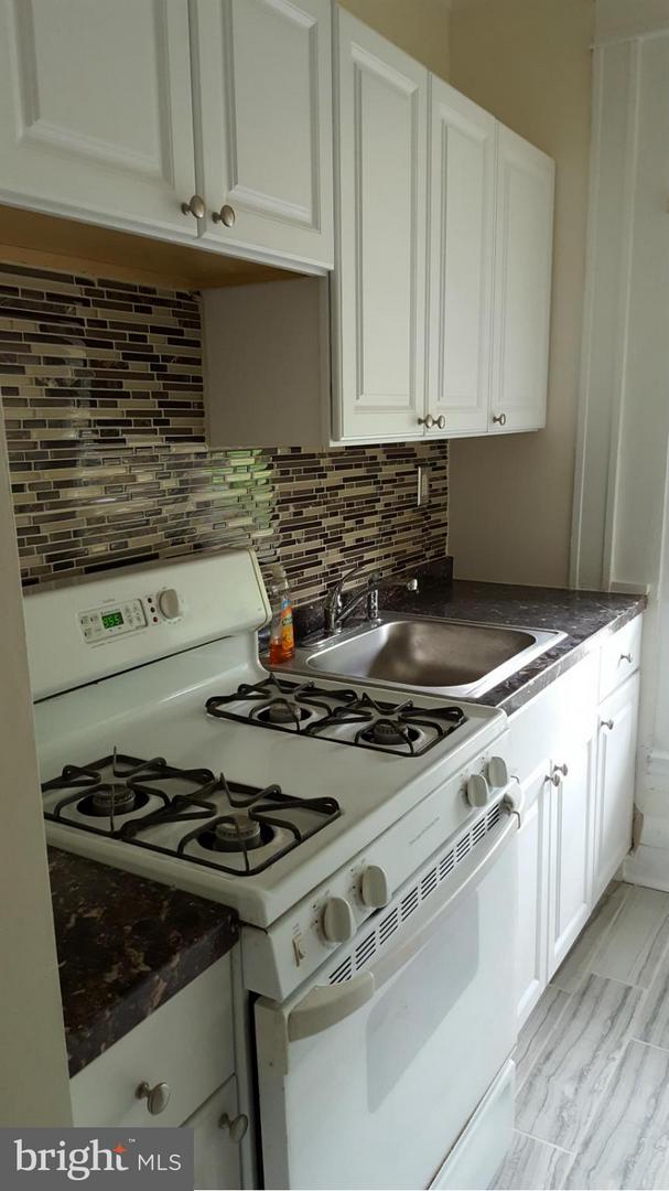 303 33rd St #1st Floor Property Photo 4
