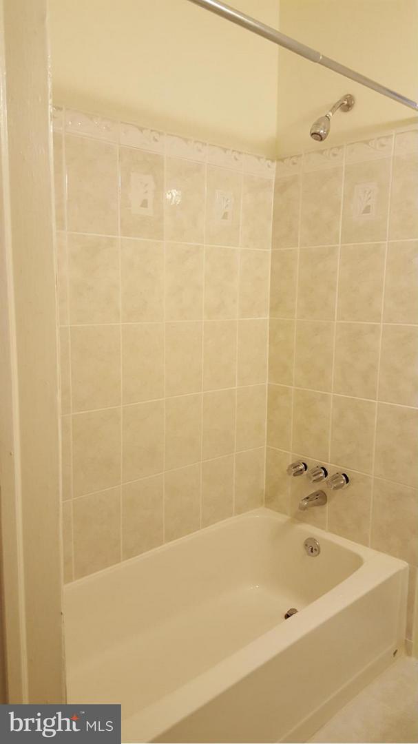 303 33rd St #1st Floor Property Photo 8