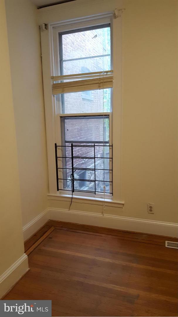 303 33rd St #1st Floor Property Photo 9