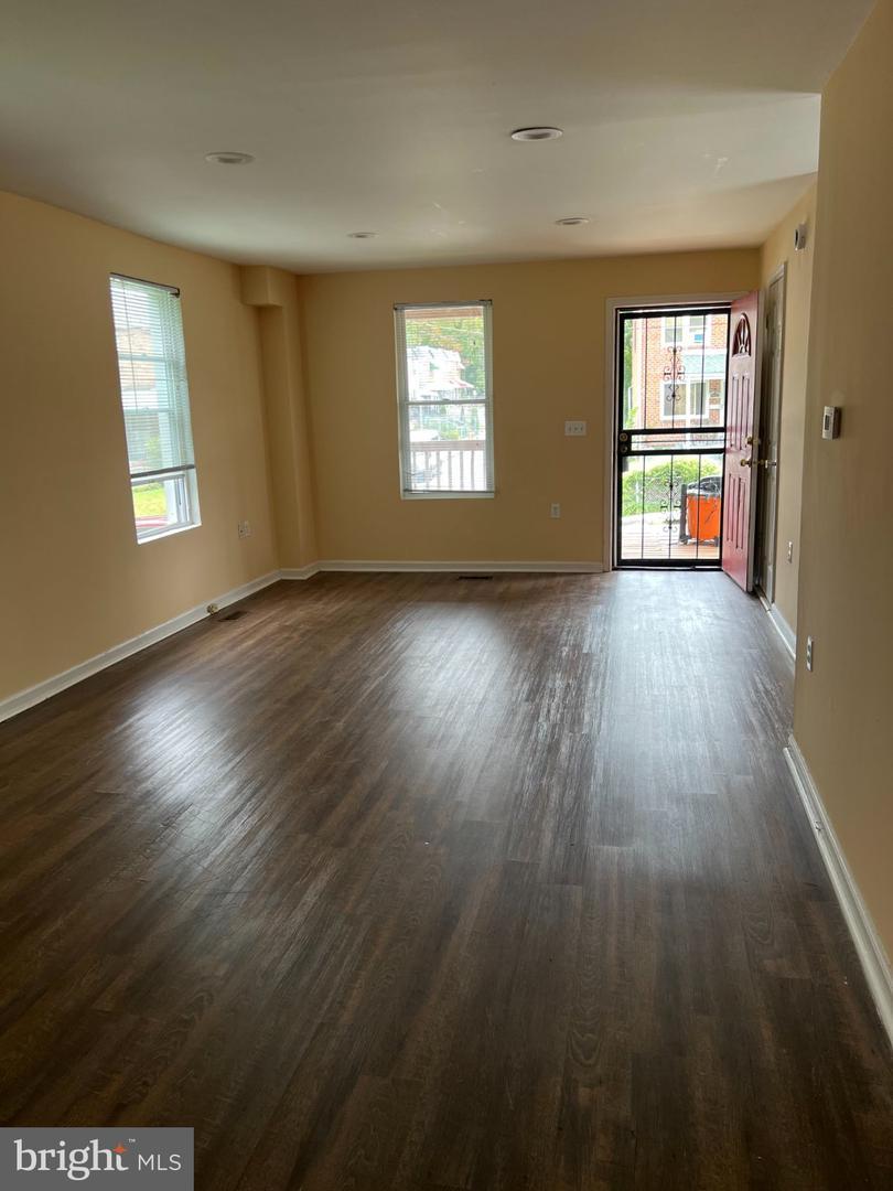 4720 Ivanhoe Ave Property Photo 2
