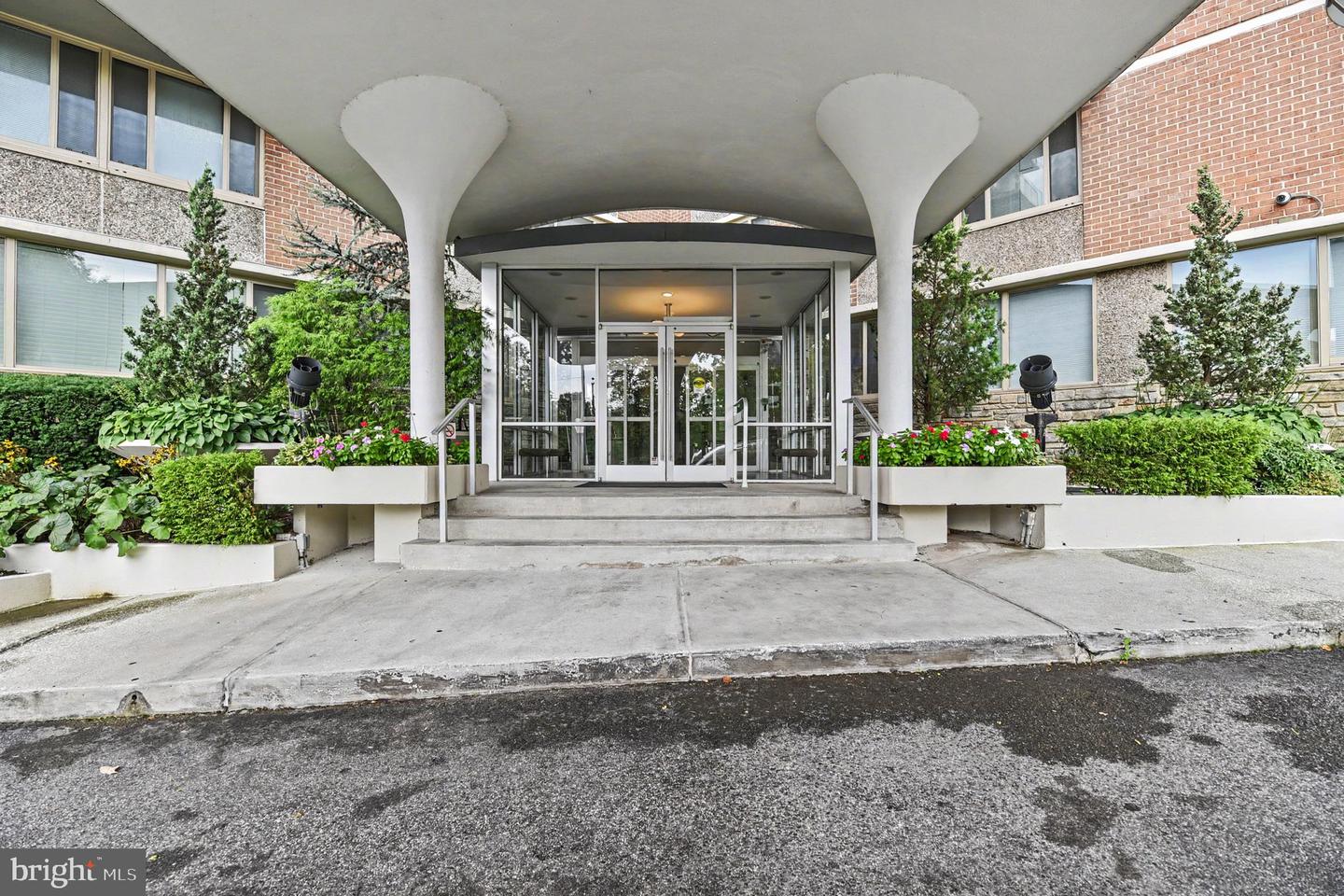 1 E University Pkwy E #602 Property Photo 2