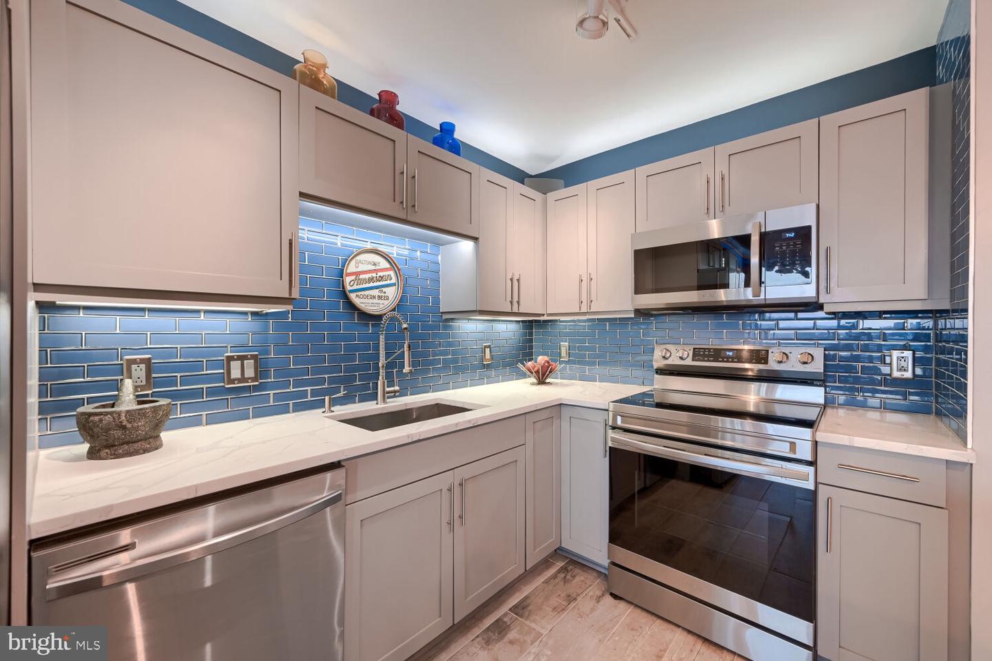 1200 Steuart St #528 Property Photo 21