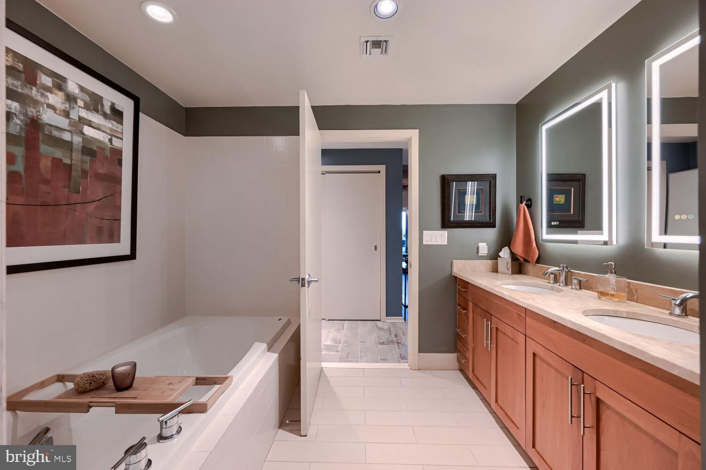 1200 Steuart St #528 Property Photo 33