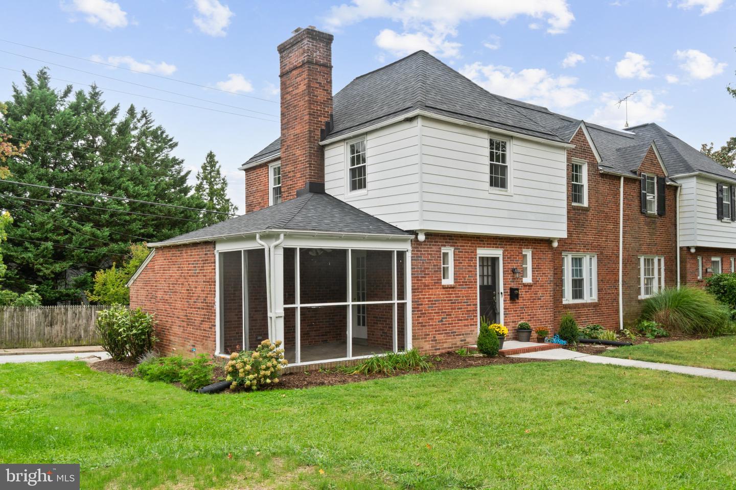 313 Eastway Ct Property Photo 1