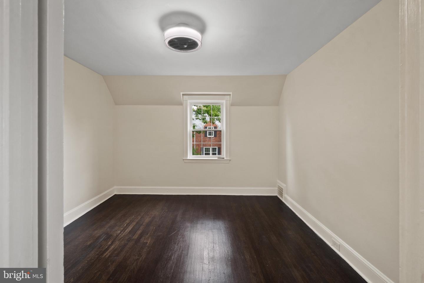 313 Eastway Ct Property Photo 17