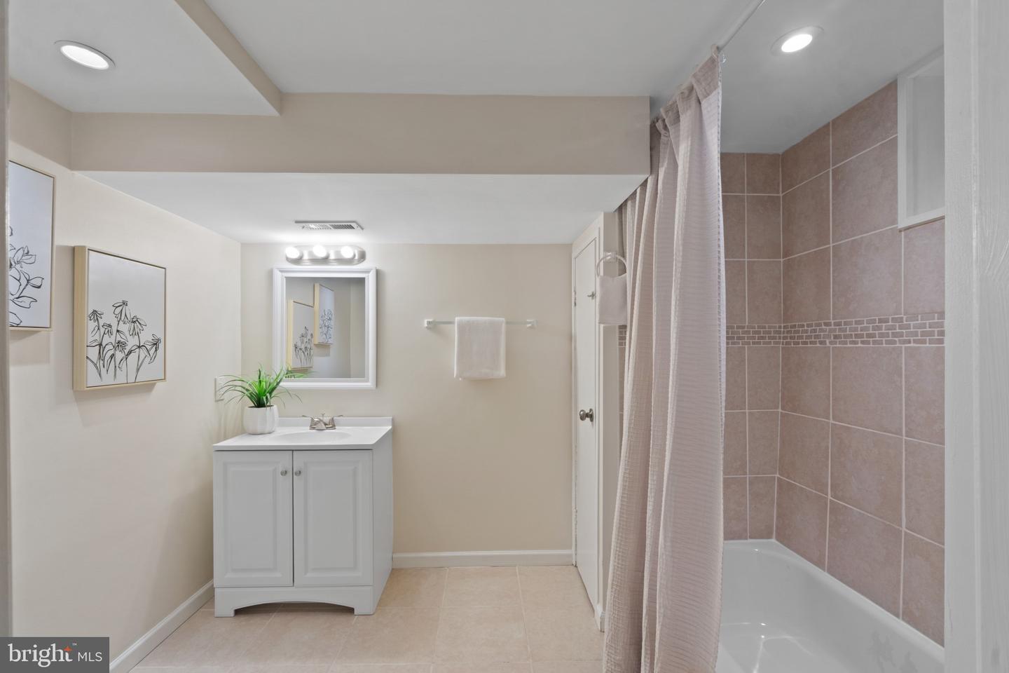 313 Eastway Ct Property Photo 24