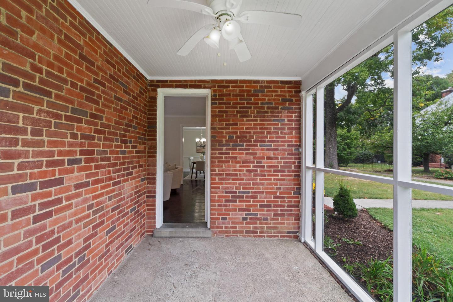 313 Eastway Ct Property Photo 27