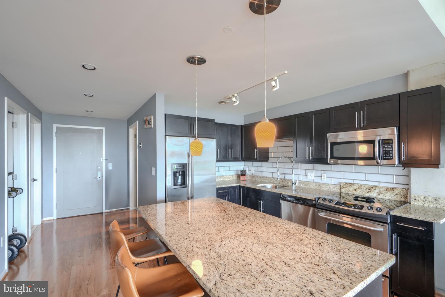 1200 Steuart St #427 Property Photo 5