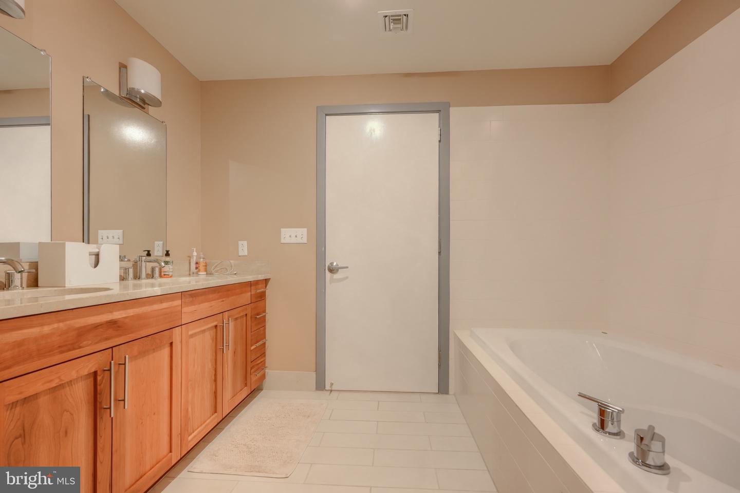 1200 Steuart St #427 Property Photo 28