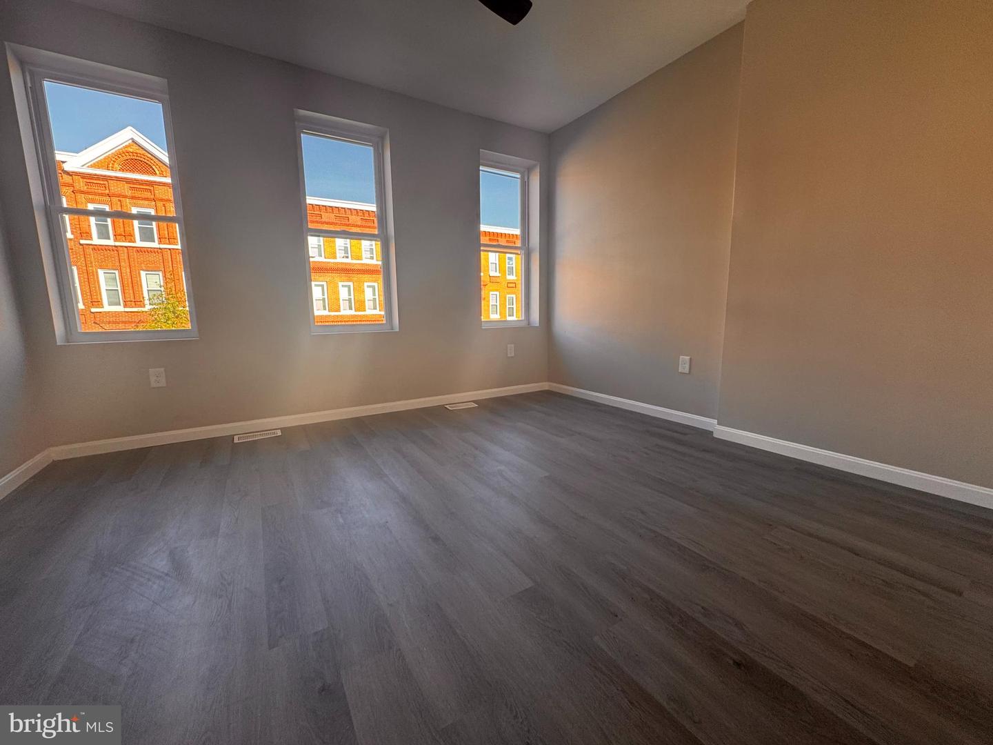 827 Harlem Ave Property Photo 3