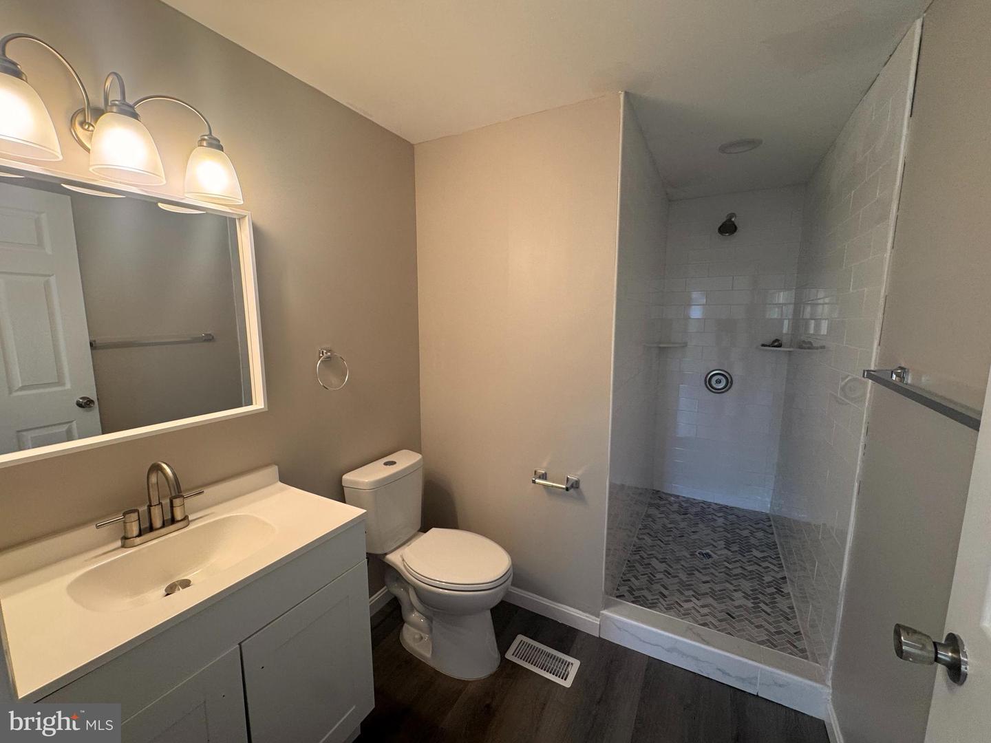 827 Harlem Ave Property Photo 7