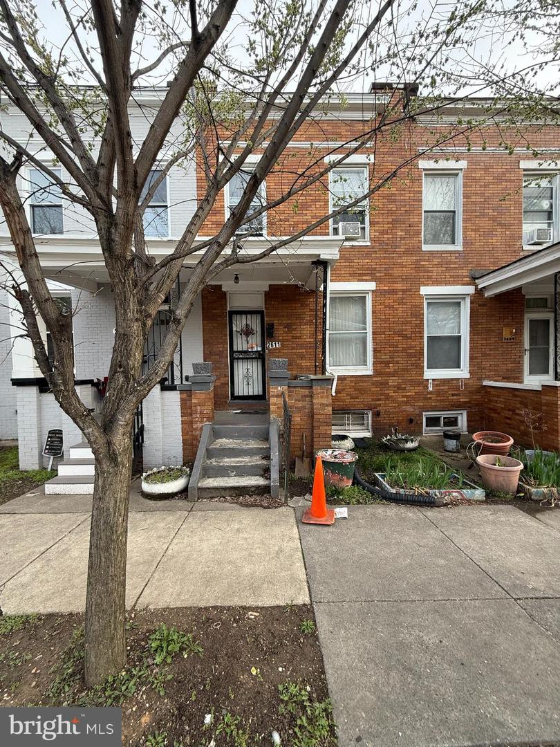 2611 E Chase St Property Photo 1