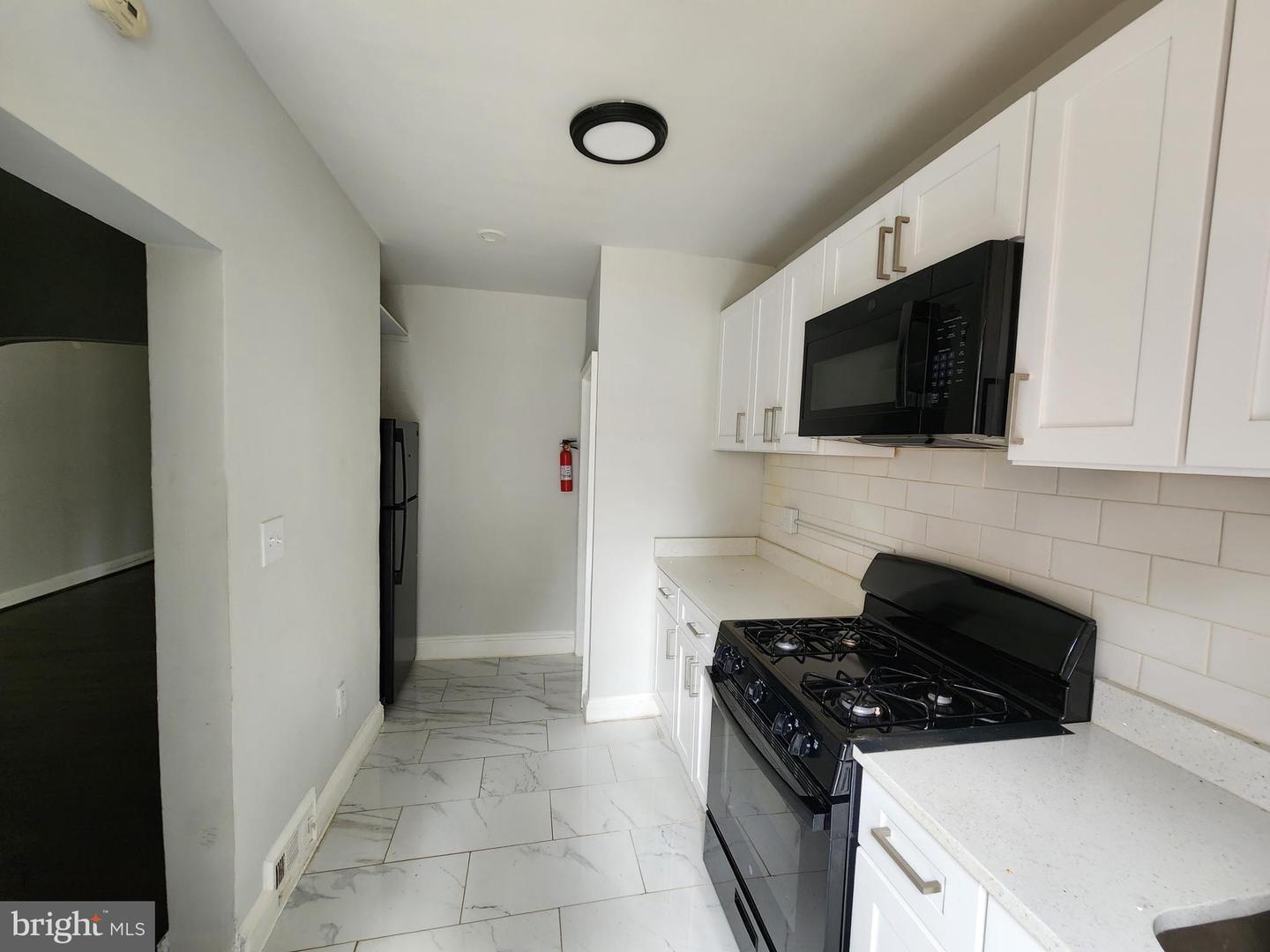 1231 Ashburton St Property Photo 4