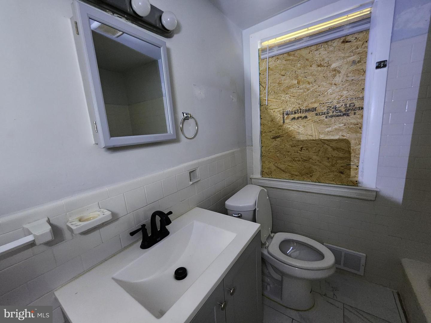 1231 Ashburton St Property Photo 11
