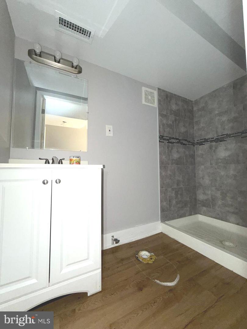 2712 E Monument St E Property Photo 11