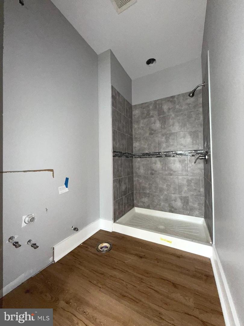 2712 E Monument St E Property Photo 14