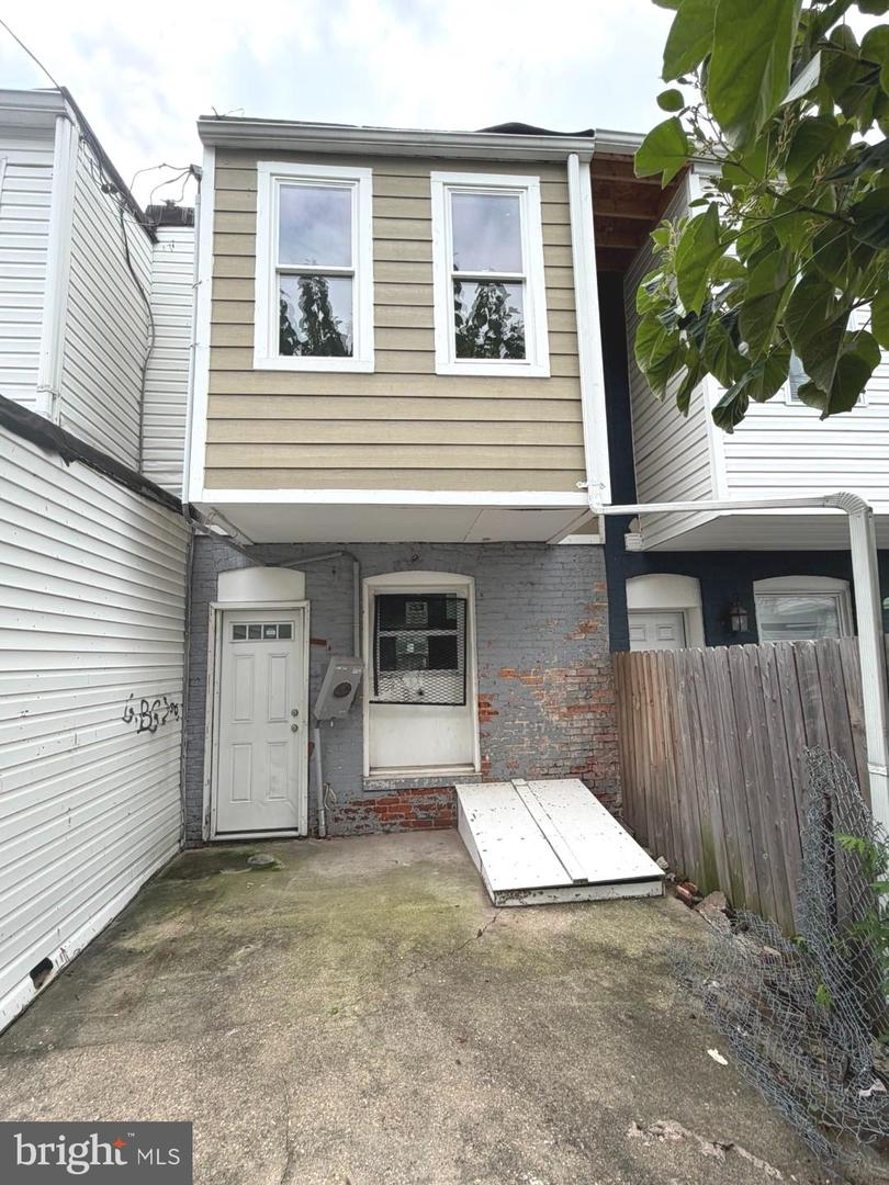 2712 E Monument St E Property Photo 17