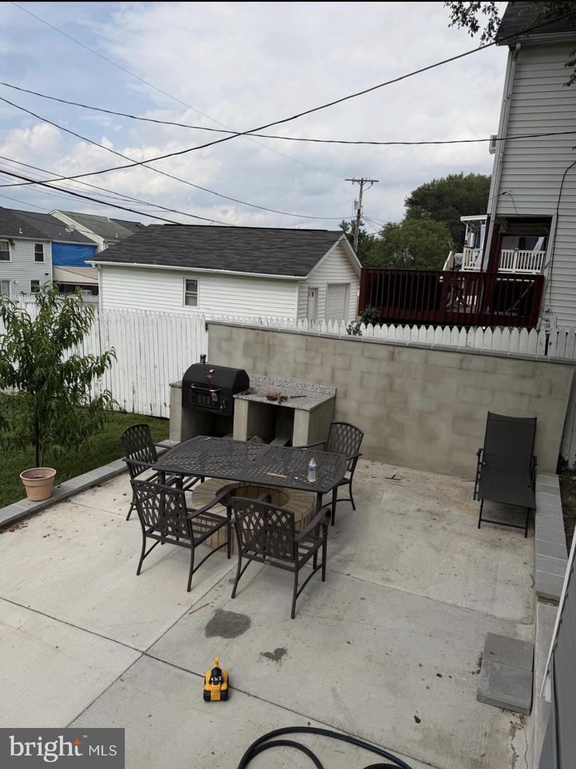 2420 Huron St Property Photo 14