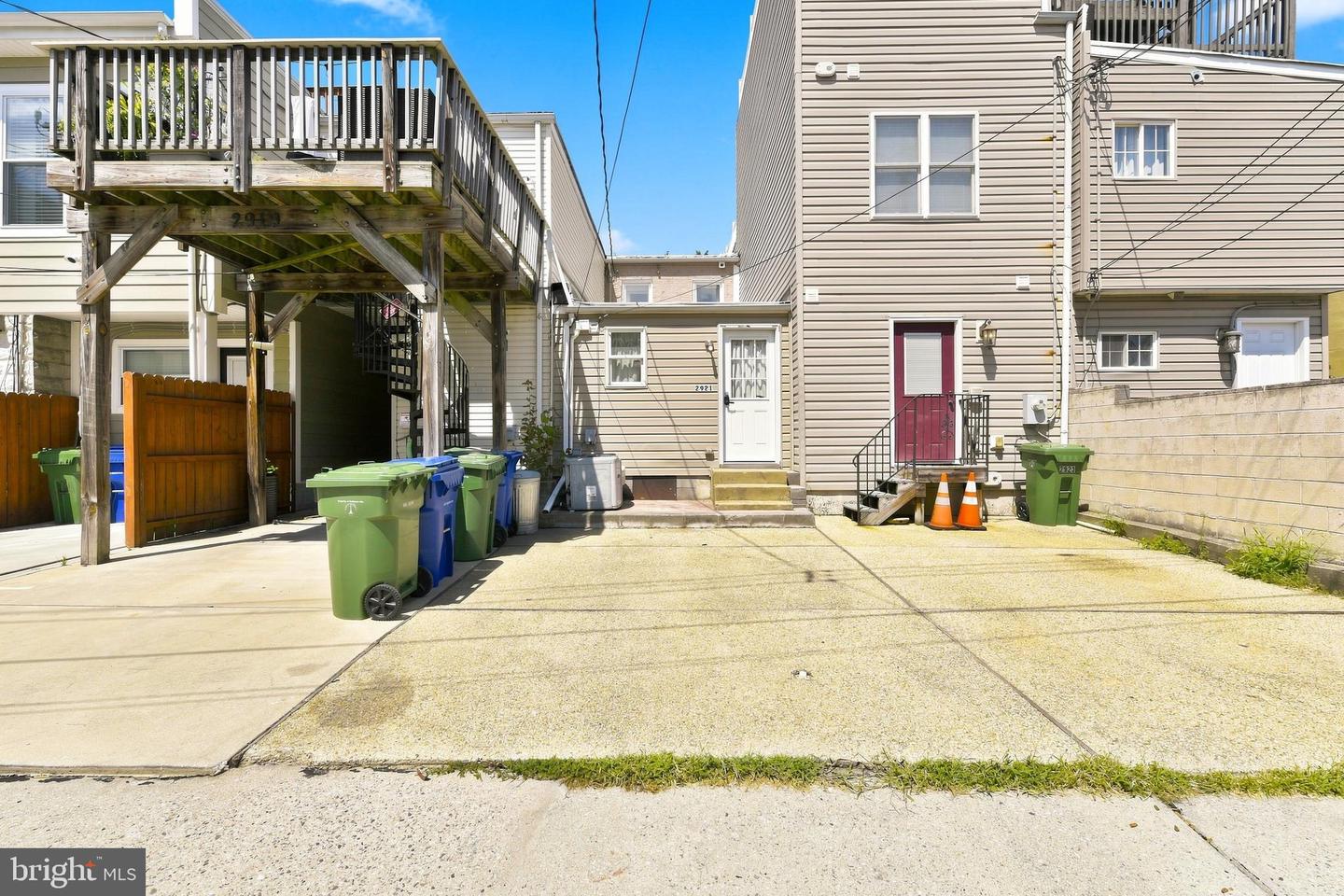2921 Hudson St Property Photo 2