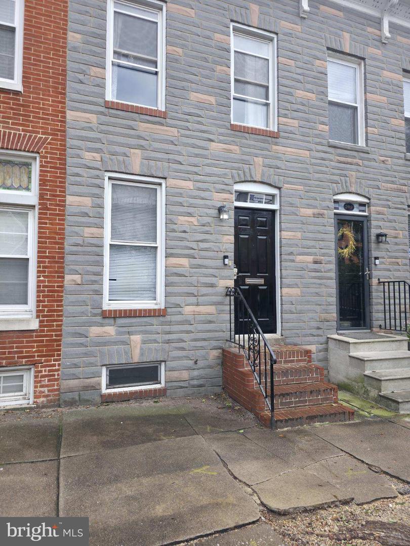 2921 Hudson St Property Photo 3