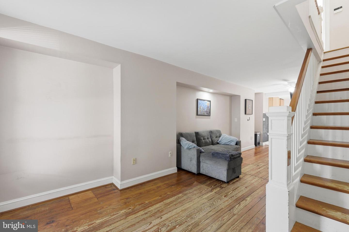 2921 Hudson St Property Photo 6