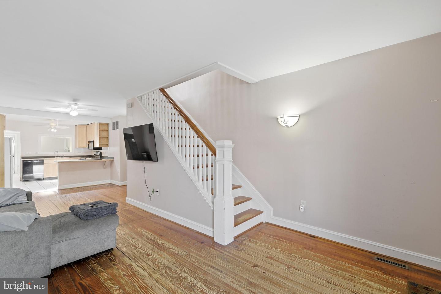 2921 Hudson St Property Photo 7