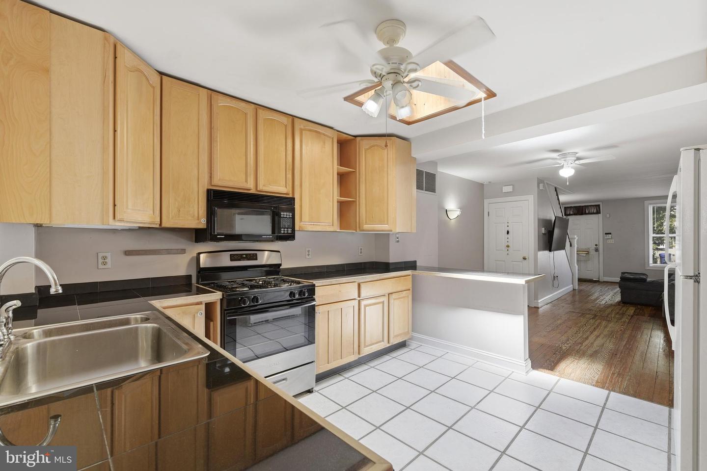 2921 Hudson St Property Photo 10