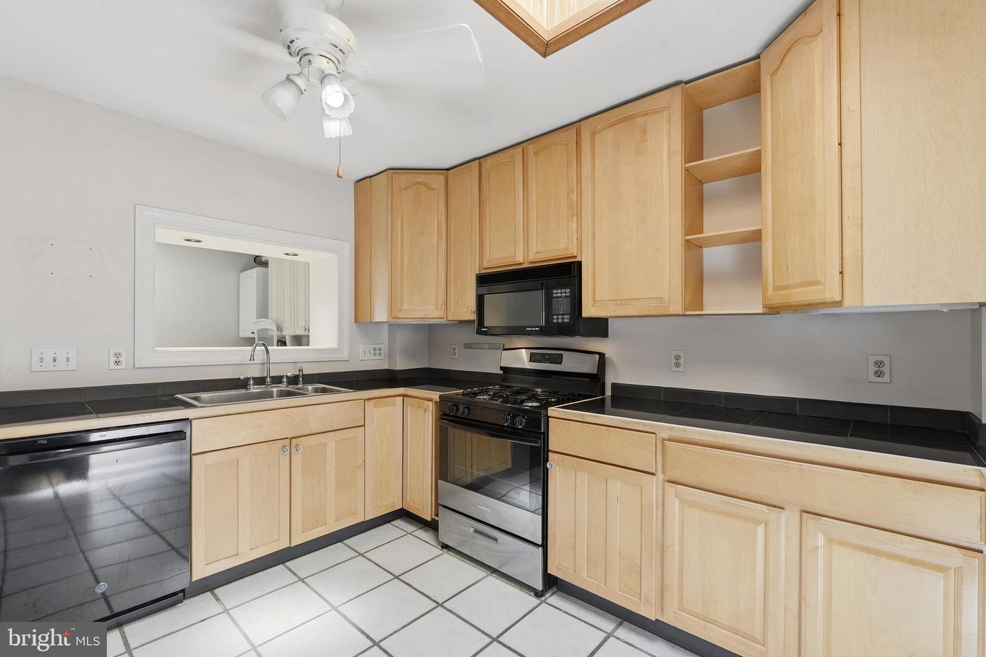 2921 Hudson St Property Photo 11