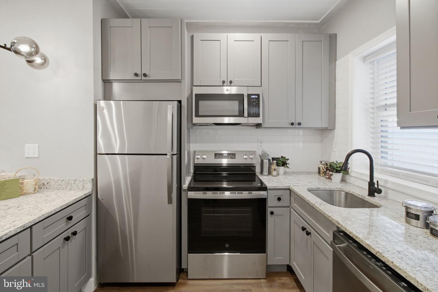 2113 N Pulaski St Property Photo 11