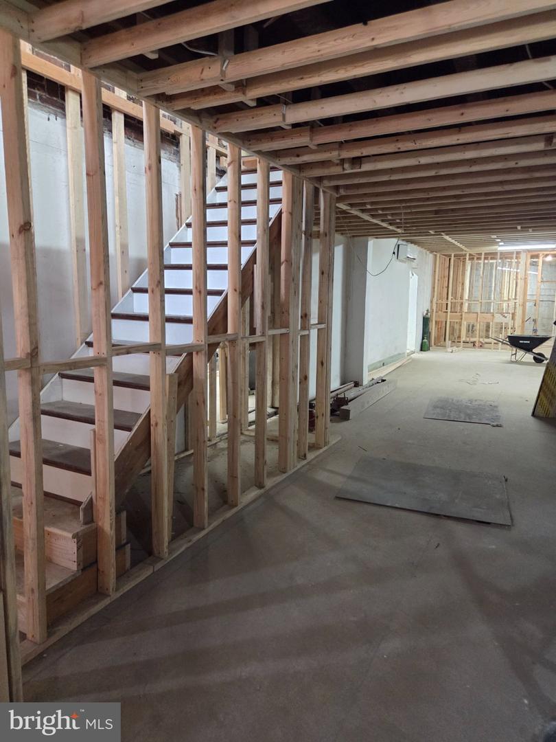 1129 W Baltimore St Property Photo 15