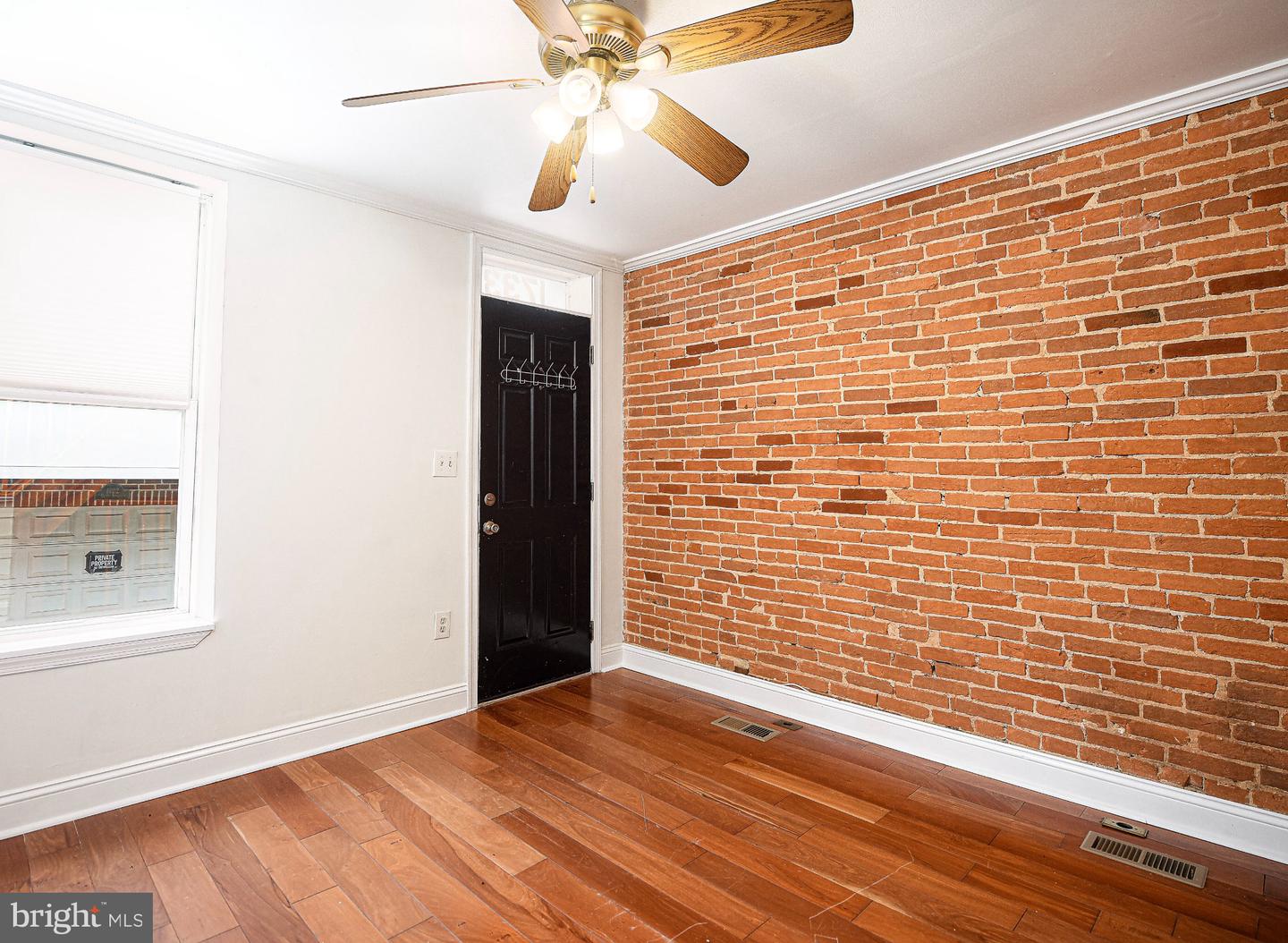 1733 Olive St Property Photo 4