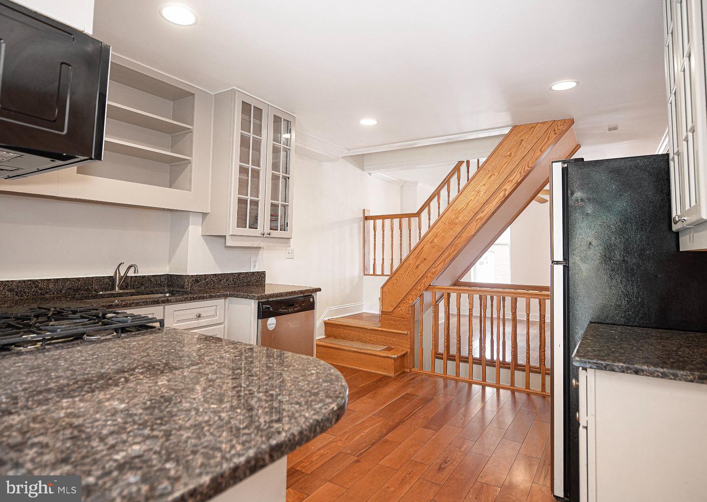 1733 Olive St Property Photo 8