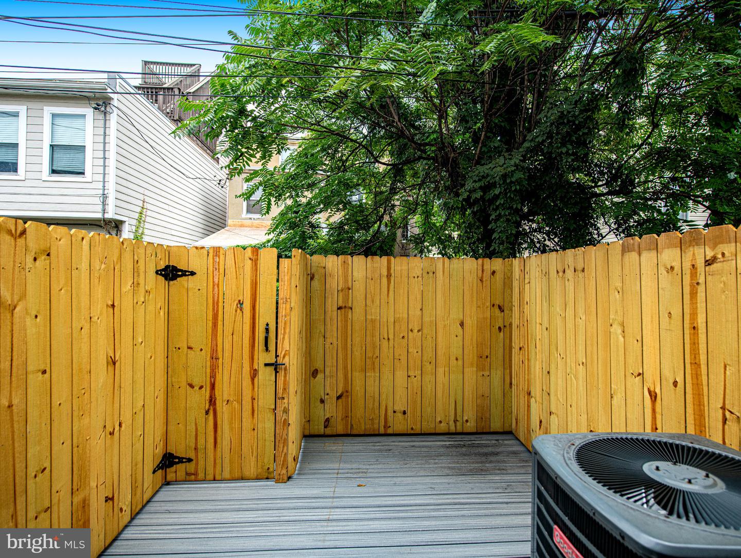 1733 Olive St Property Photo 16