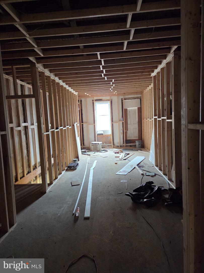 1127 W Baltimore St Property Photo 11