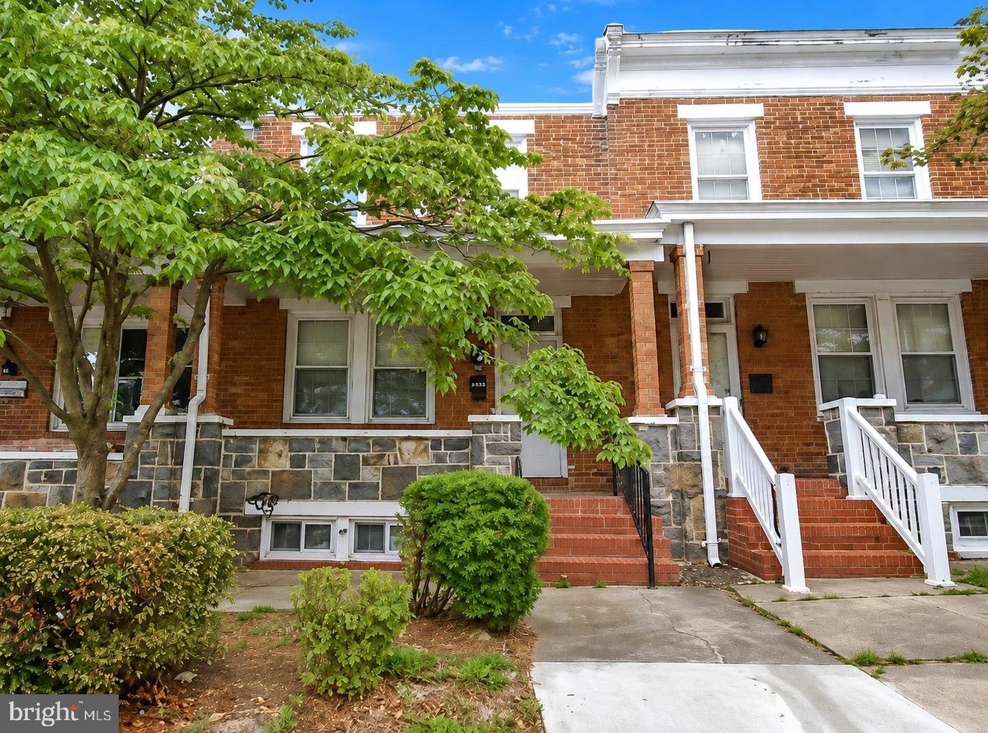 2838 Pelham Ave Property Photo 1