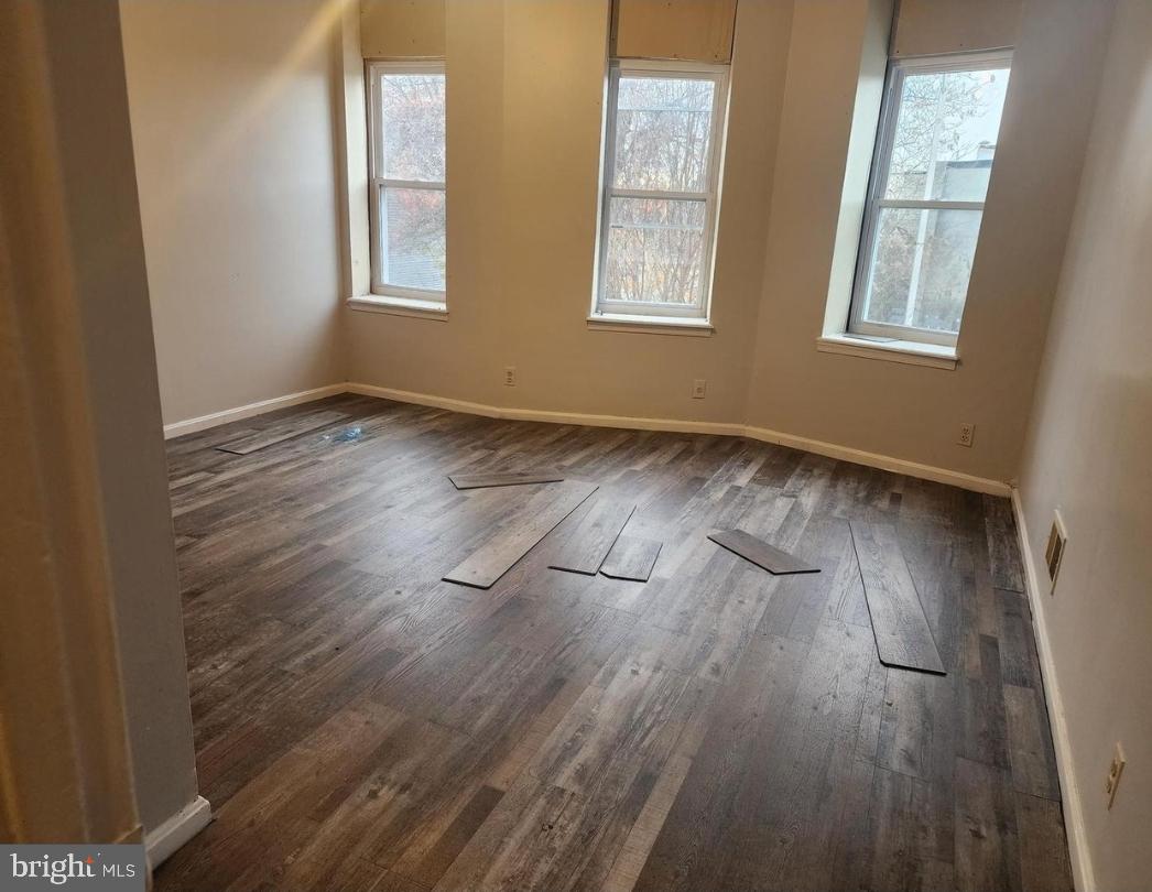2717 Greenmount Ave Property Photo 3